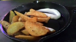 Potato wedges @ Hoppipola, Khar